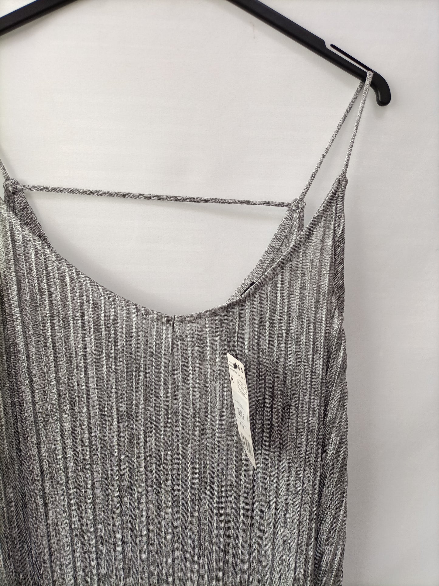 MANGO. Vestido gris plisado T.m