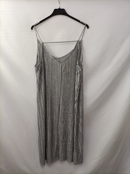 MANGO. Vestido gris plisado T.m