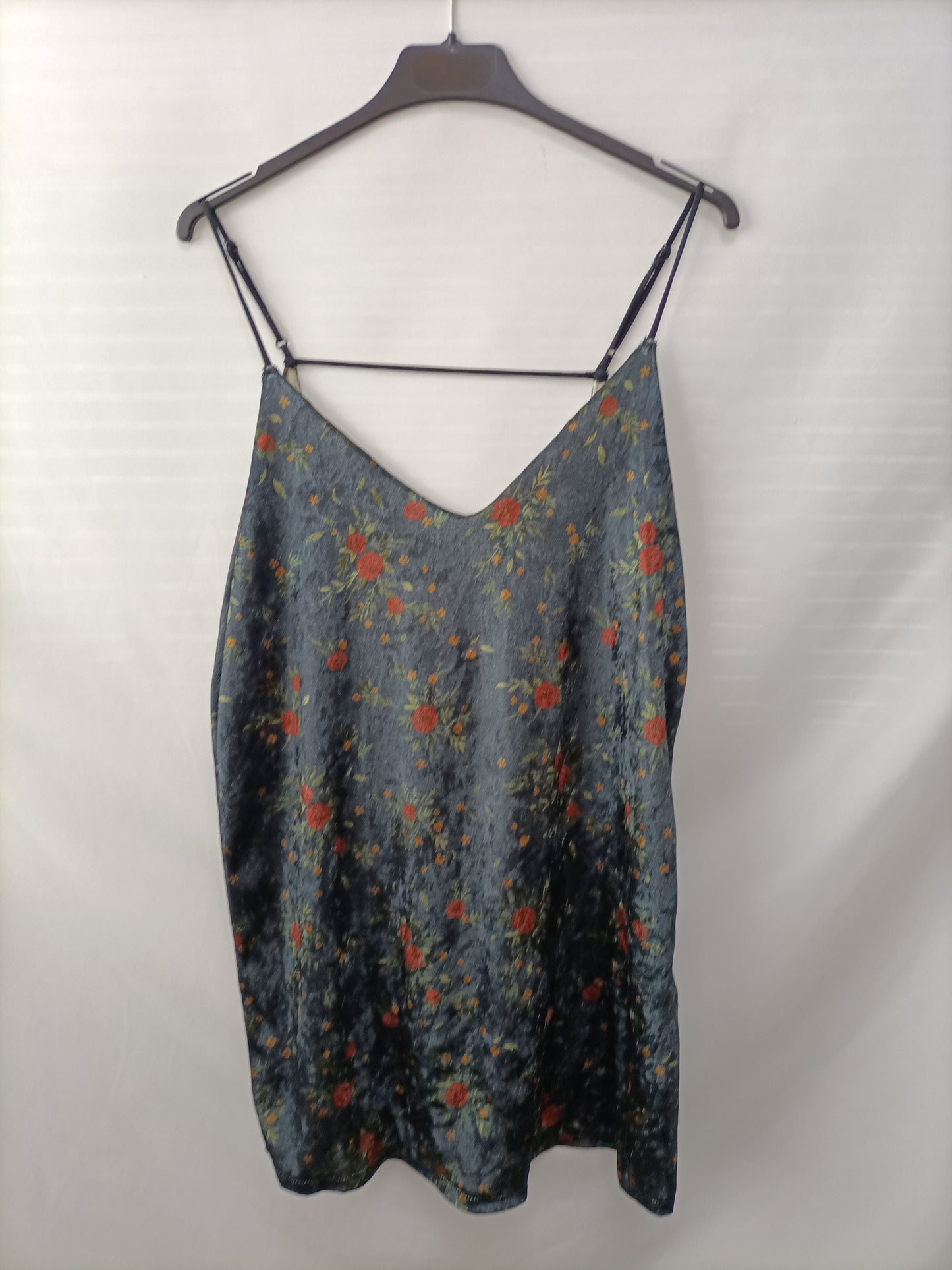 PULL&BEAR. Vestido corto terciopelo T.m