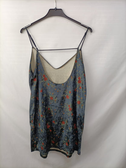 PULL&BEAR. Vestido corto terciopelo T.m