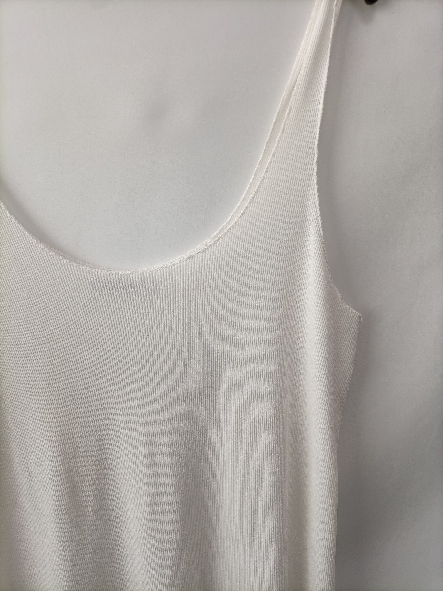 ZARA. Top canalé blanco T.m