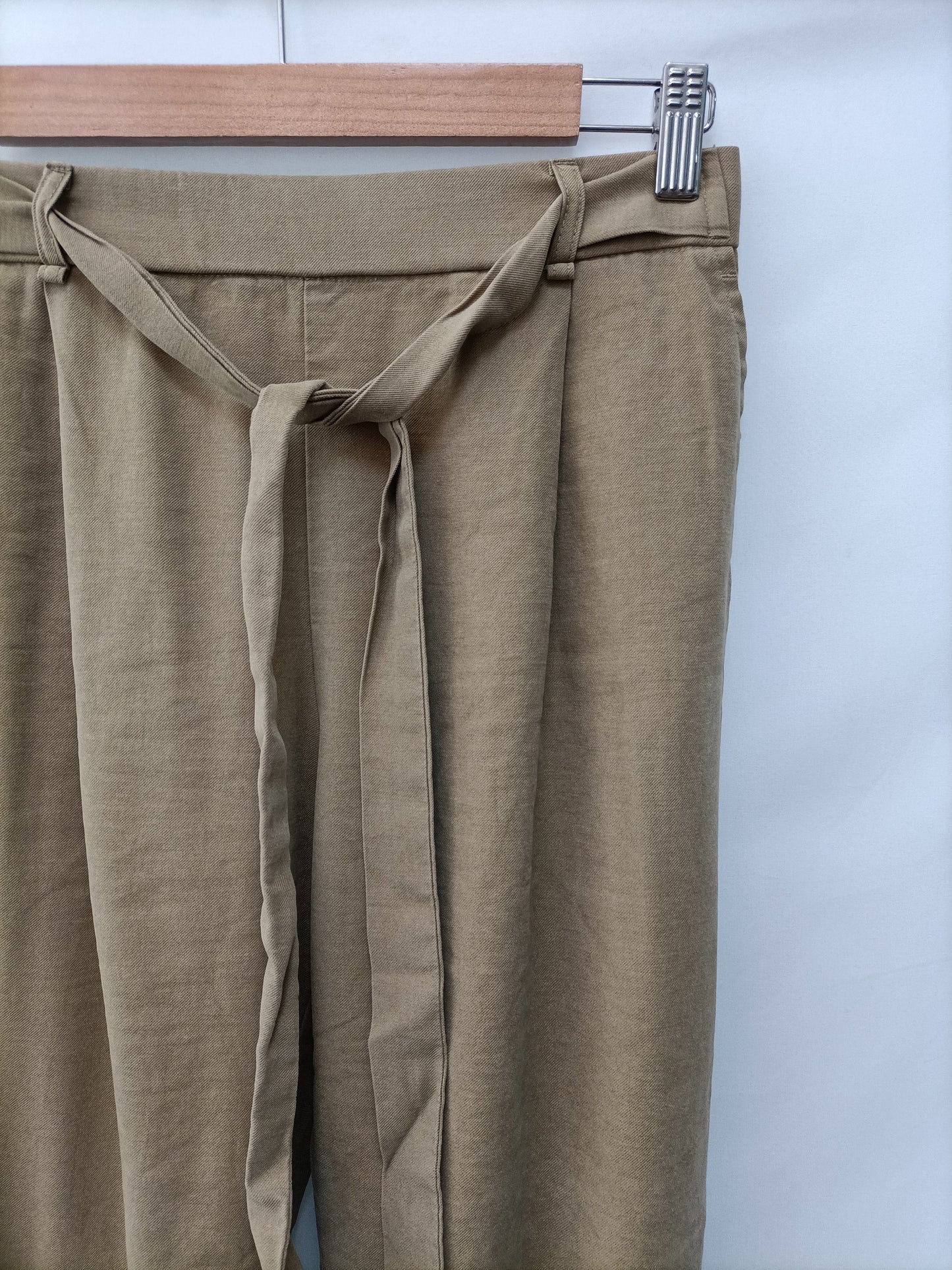 PULL&BEAR. Pantalón fluido lazada T.m