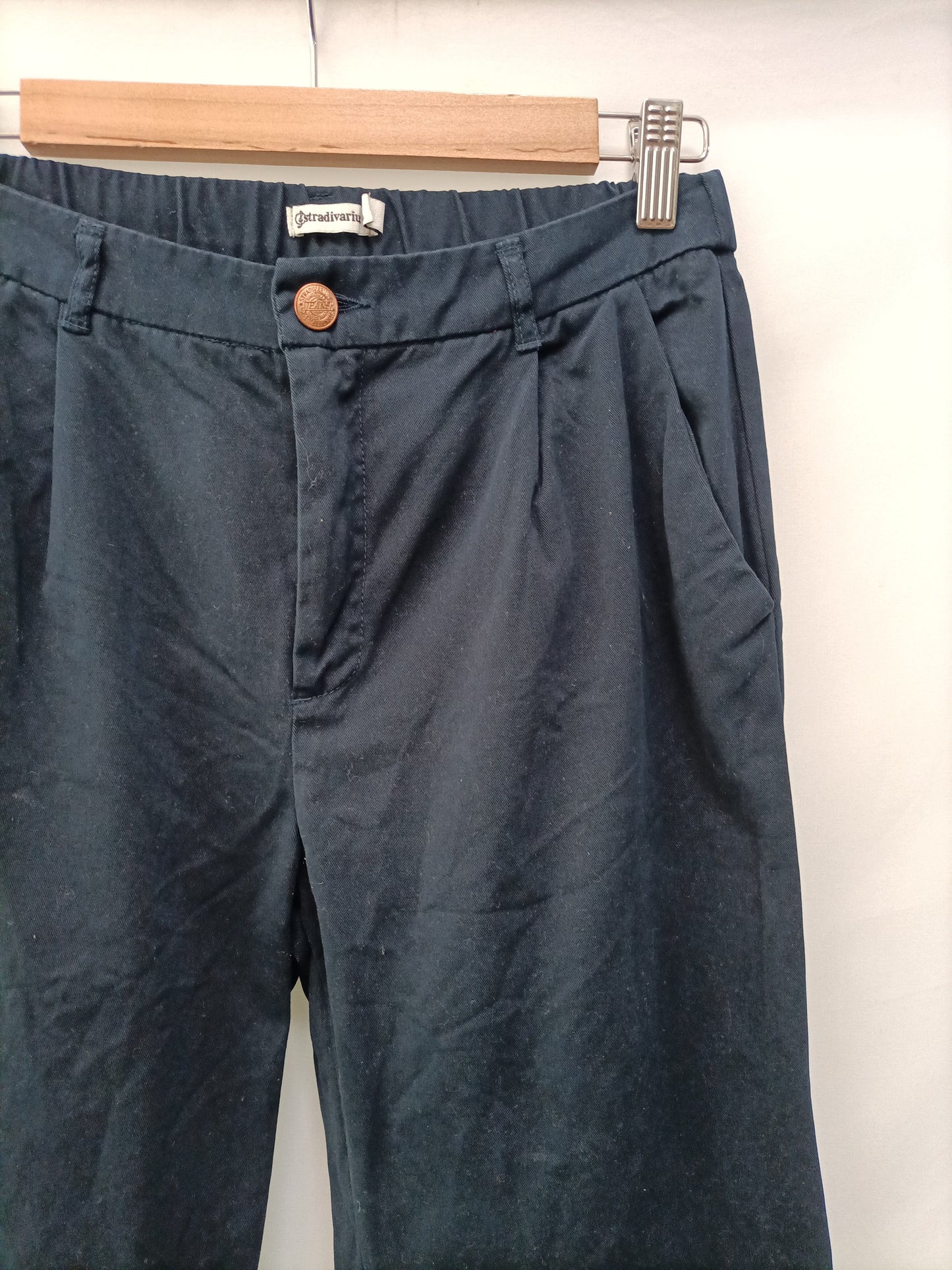 STRADIAVARIS. Blue pleated trousers Ts