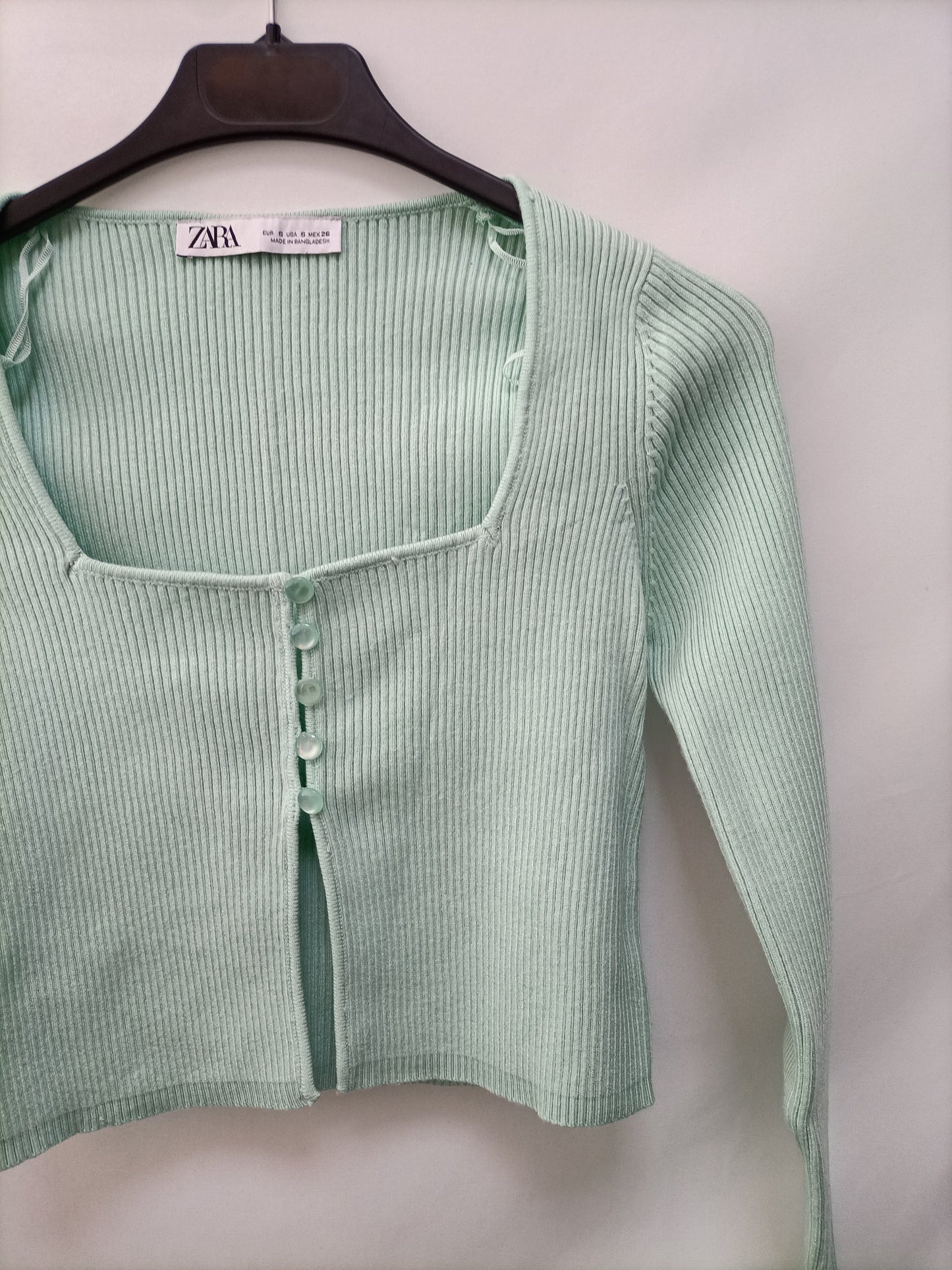 ZARA. Top verde canalé T.s