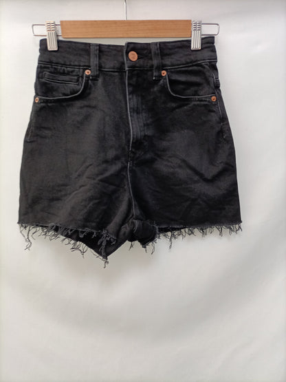 ZARA. Shorts denim negro T.34