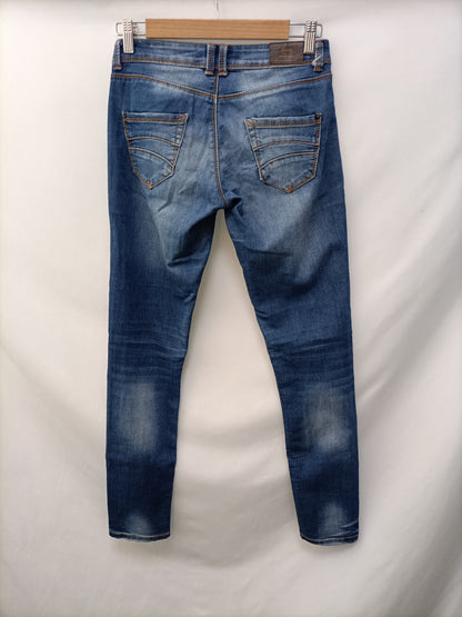 WHITE. Distressed jeans size 34