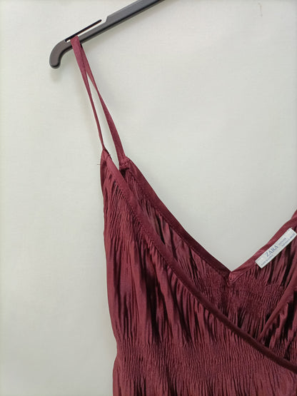 ZARA. Top plisado burdeos T.s