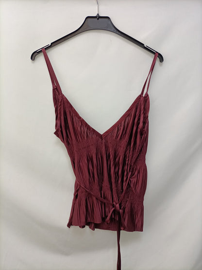 ZARA. Top plisado burdeos T.s