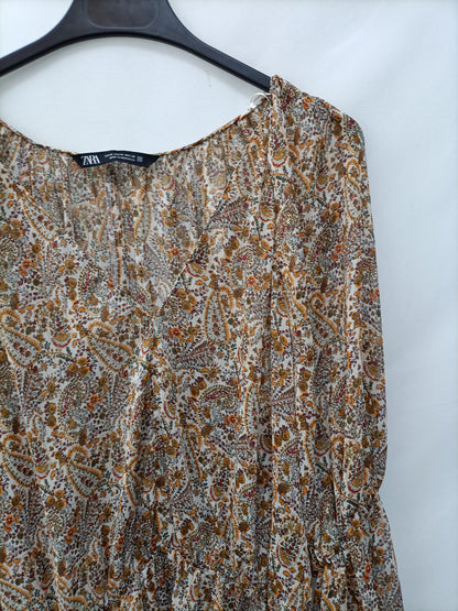 ZARA. Blusa flores tonos tierra T.m