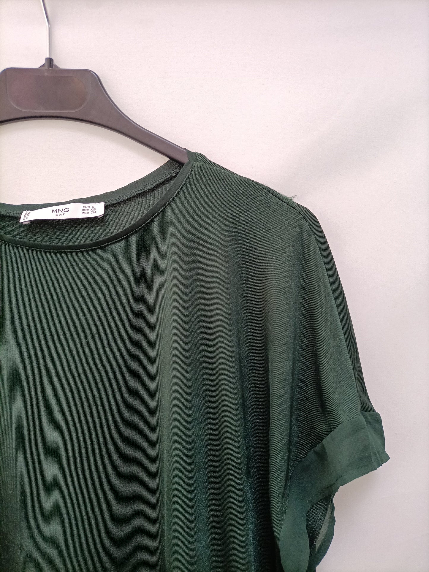 MANGO. Camiseta verde fluida T.s (tara)