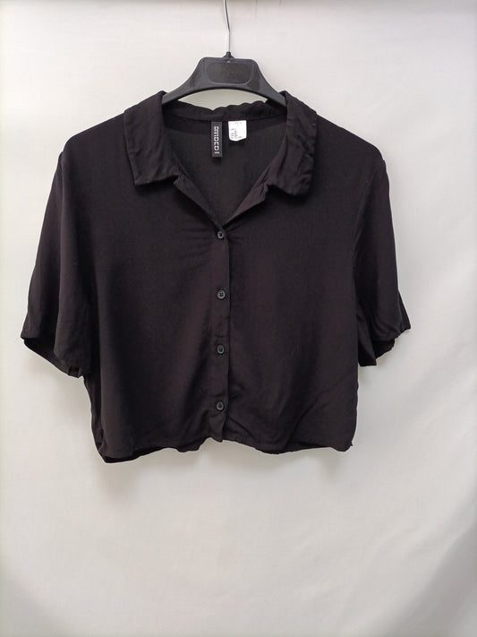 H&M. Blusa negra crop T.s