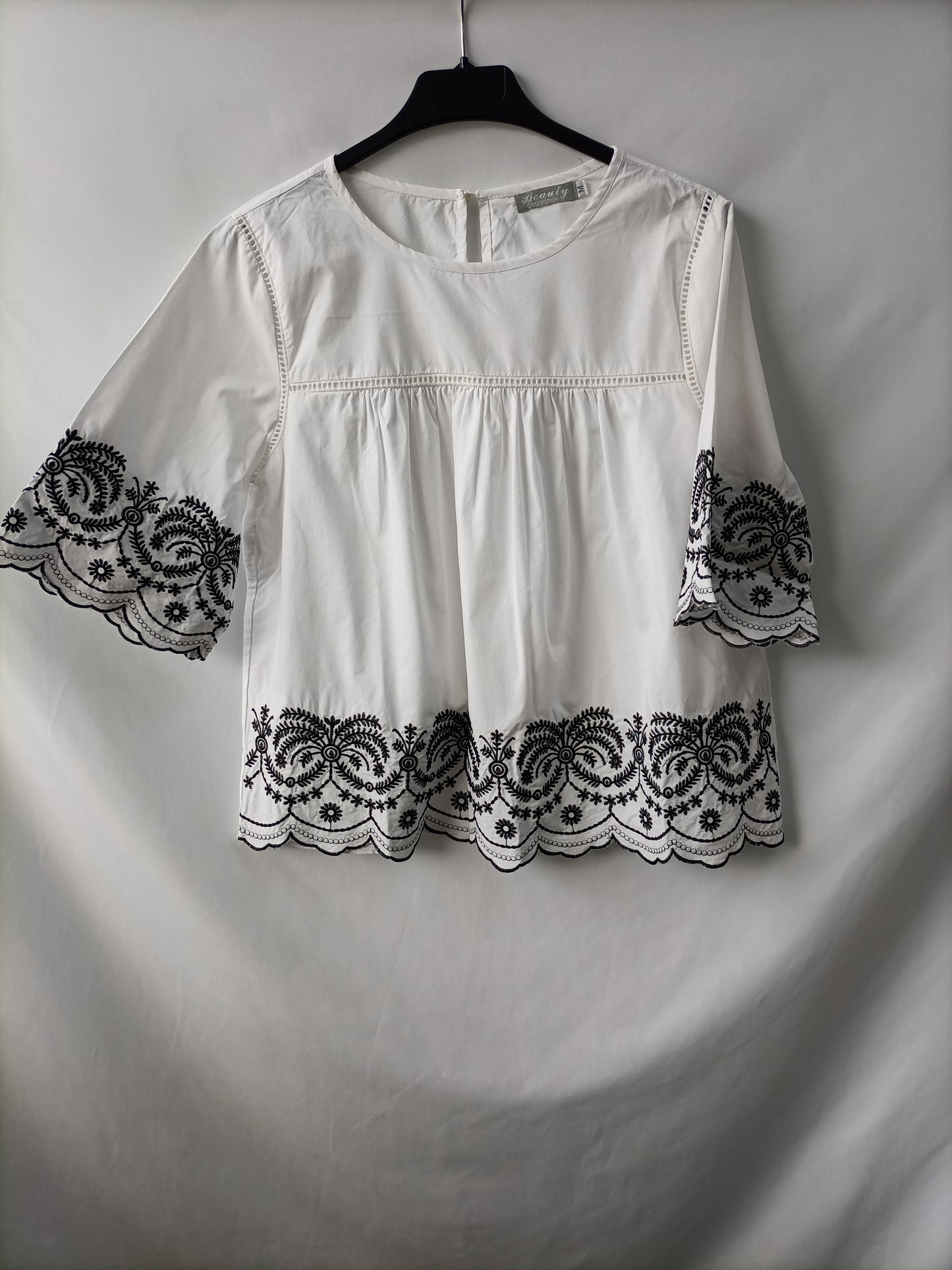 BEAUTY COLLECTION. Blusa bordada T.m