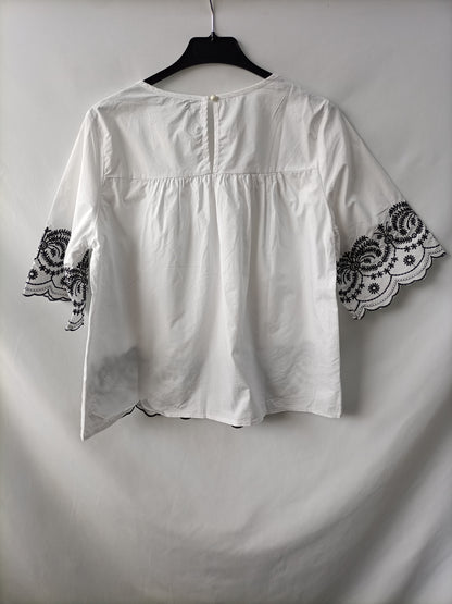 BEAUTY COLLECTION. Blusa bordada T.m