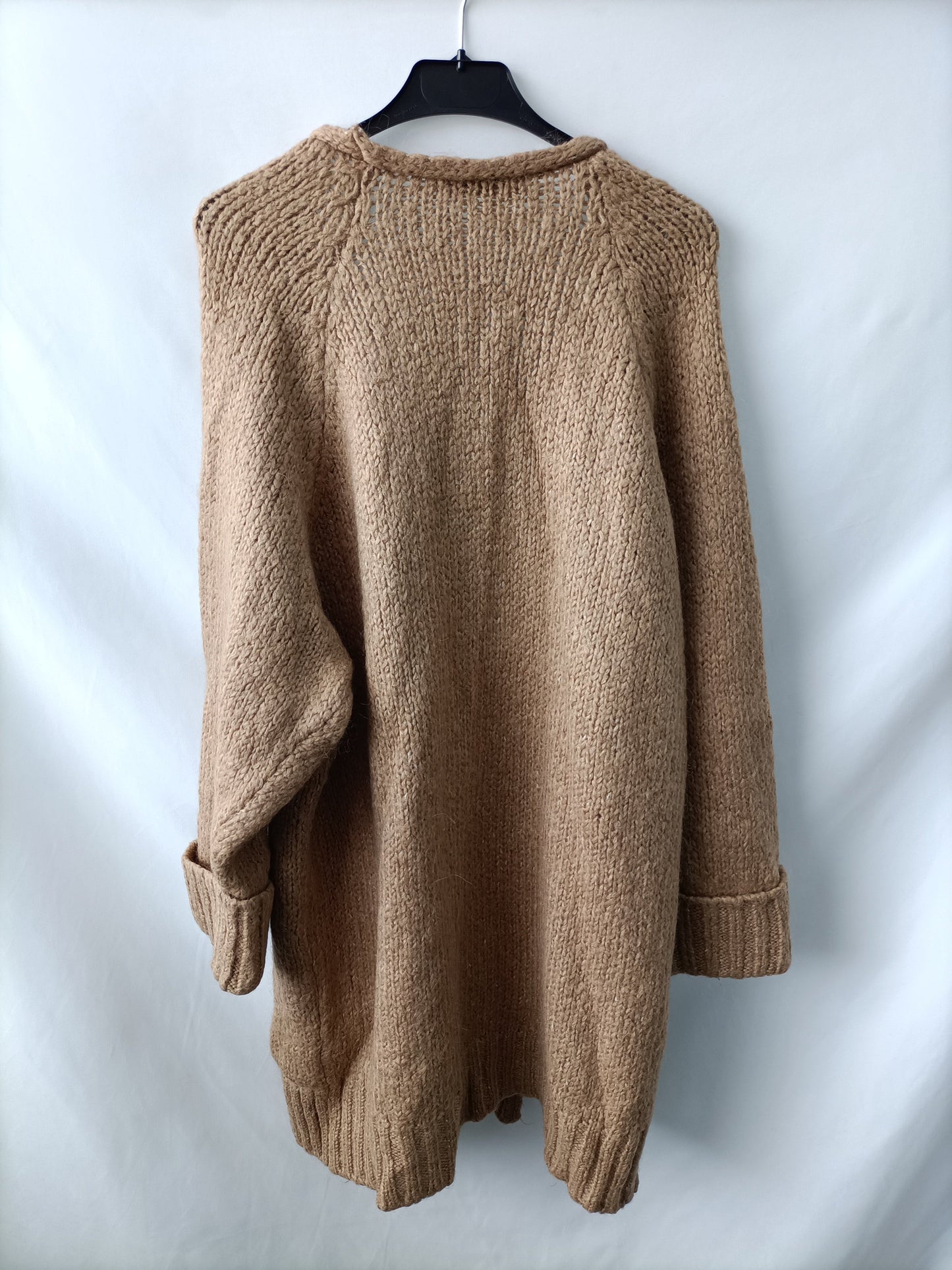 ZARA.  cárdigan beige T.m