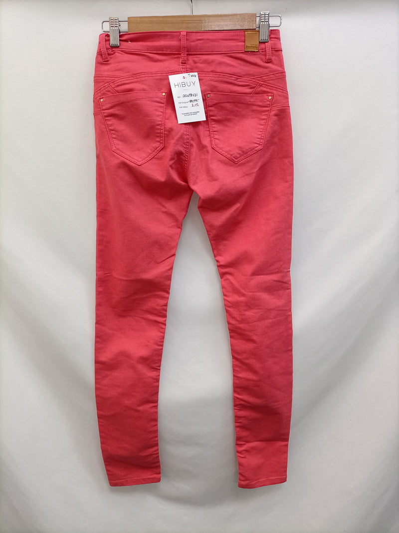 STRADIVARIUS. Pantalón rosa pitillo T.34