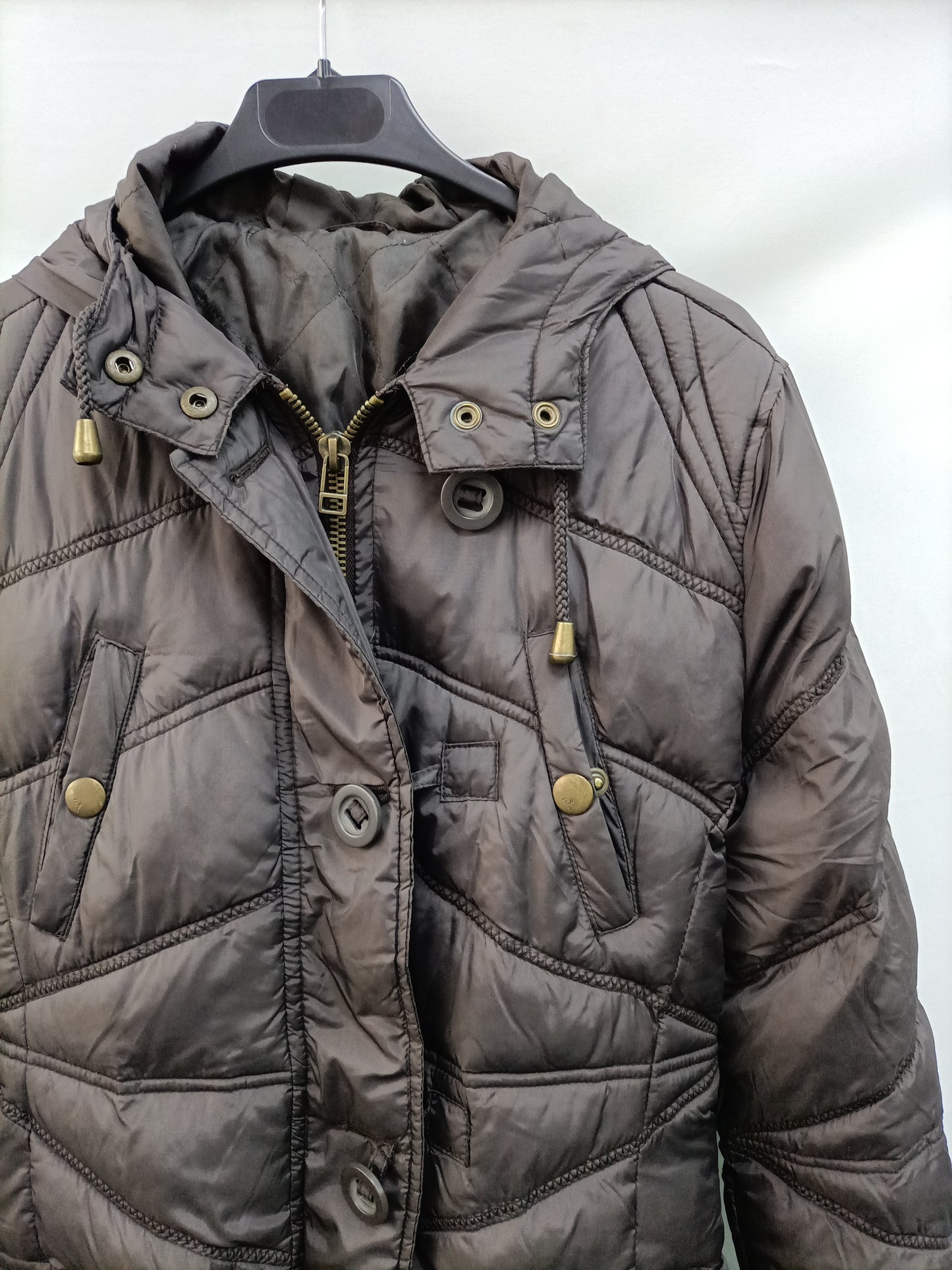 OTHERS. Long brown feathers Ts/m