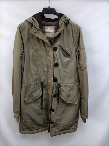 BLANCO. Ttrench verde capucha T.s