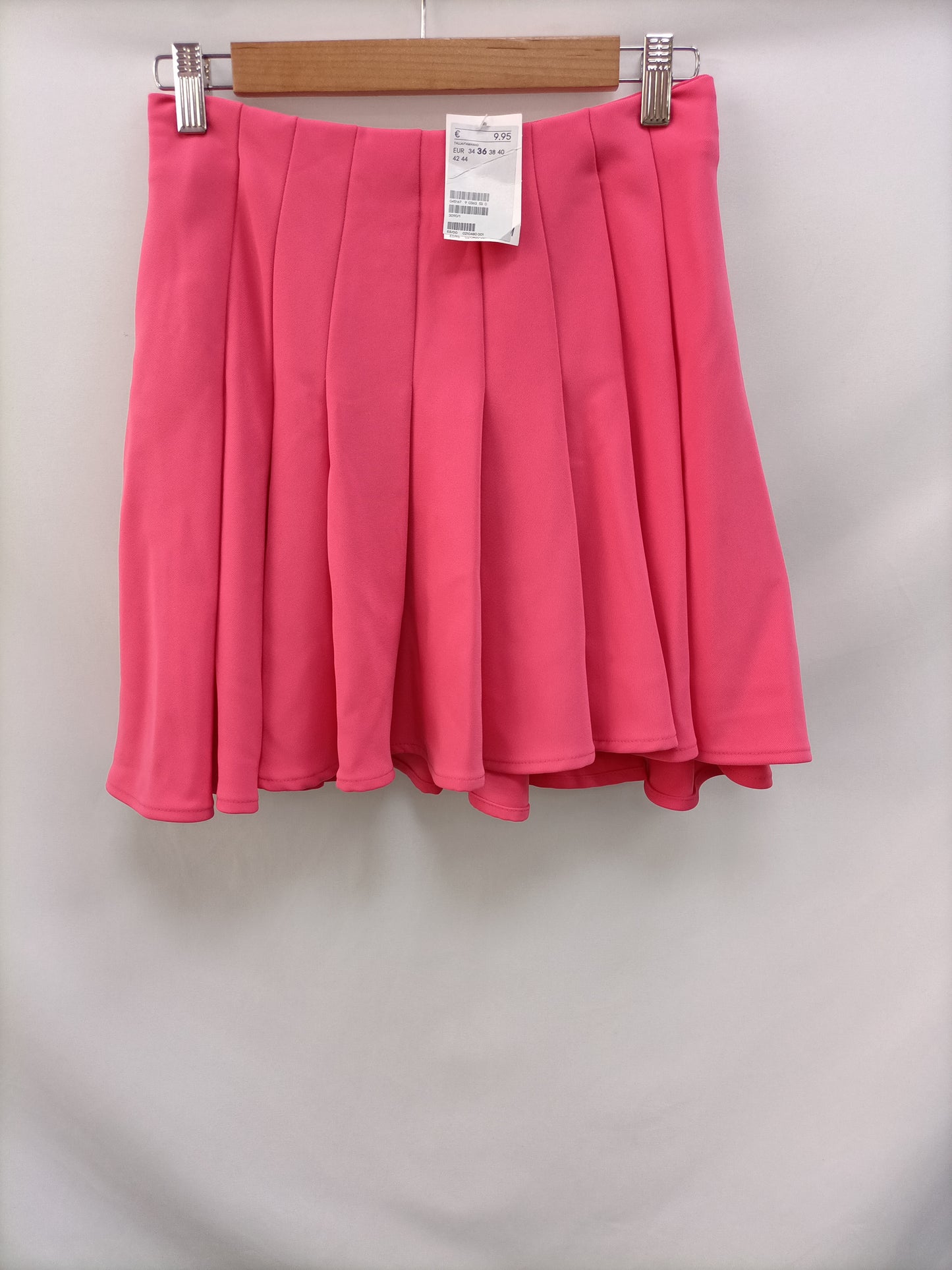 H&amp;M. Pink pleated skirt size 36
