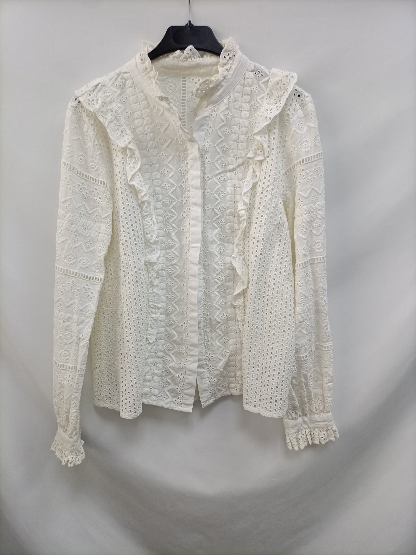 OTRAS. Camisa beige troquelada T.u(s)