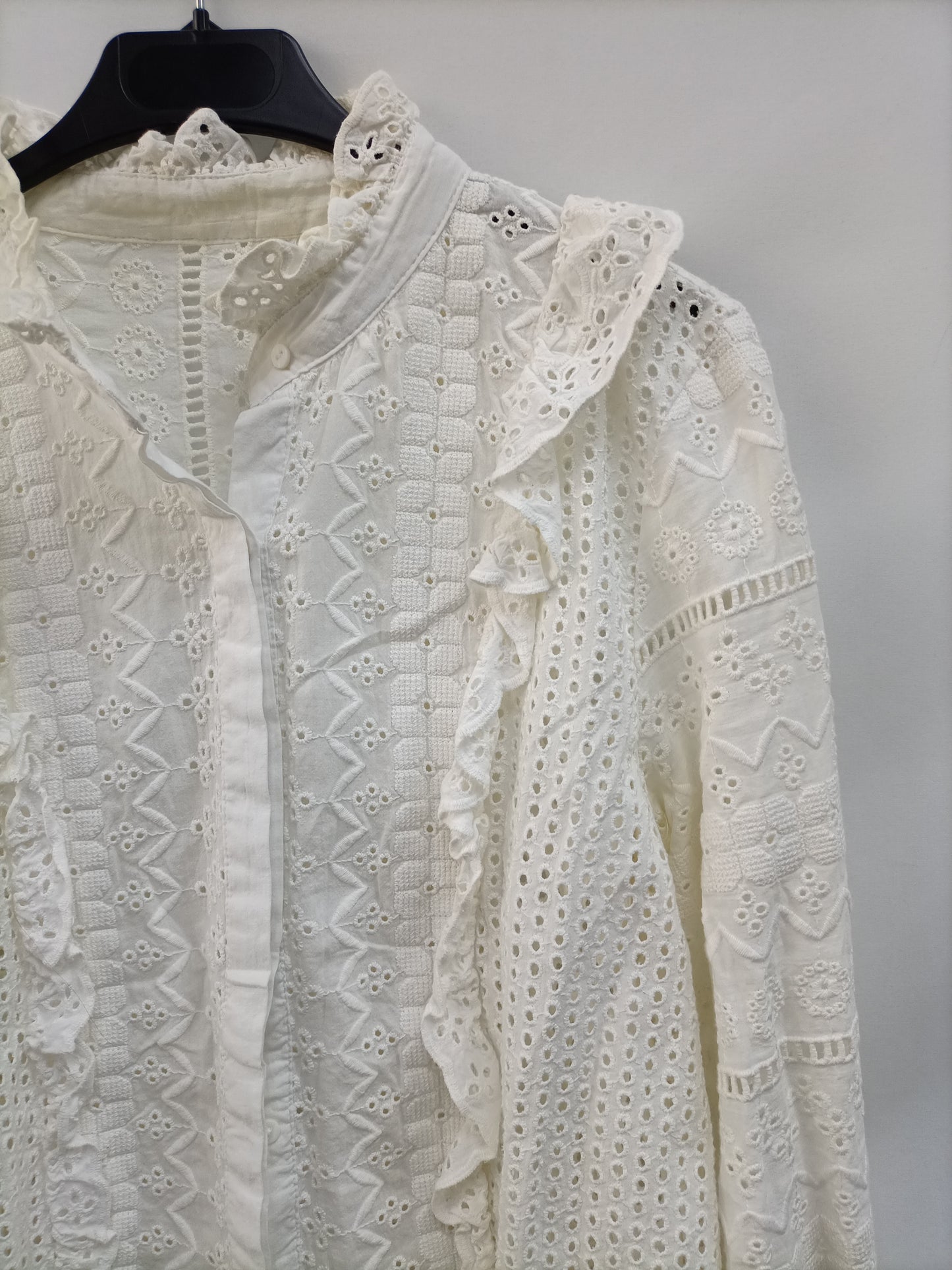 OTRAS. Camisa beige troquelada T.u(s)