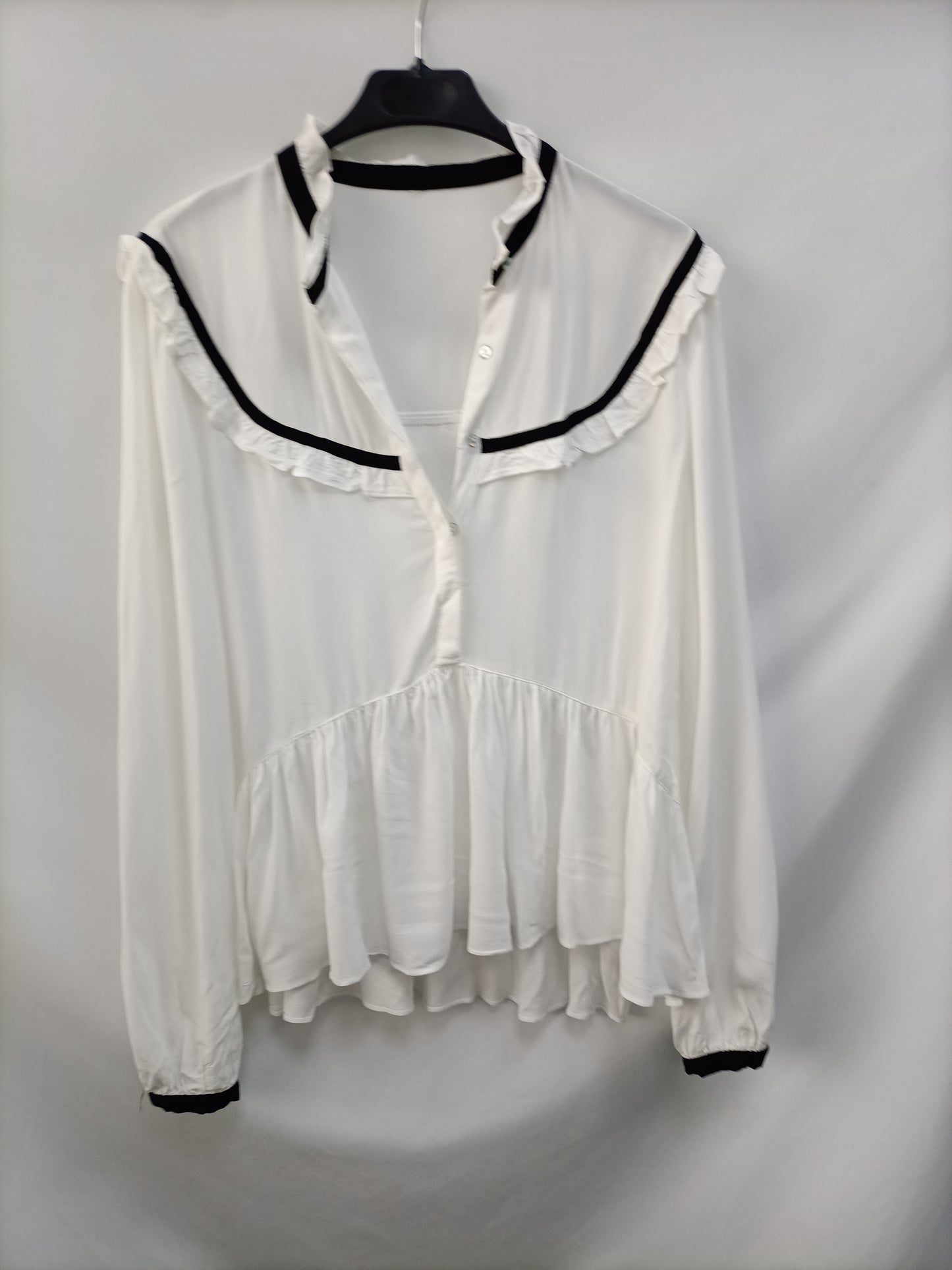 OTRAS. Blusa blanca volante T.u(s)