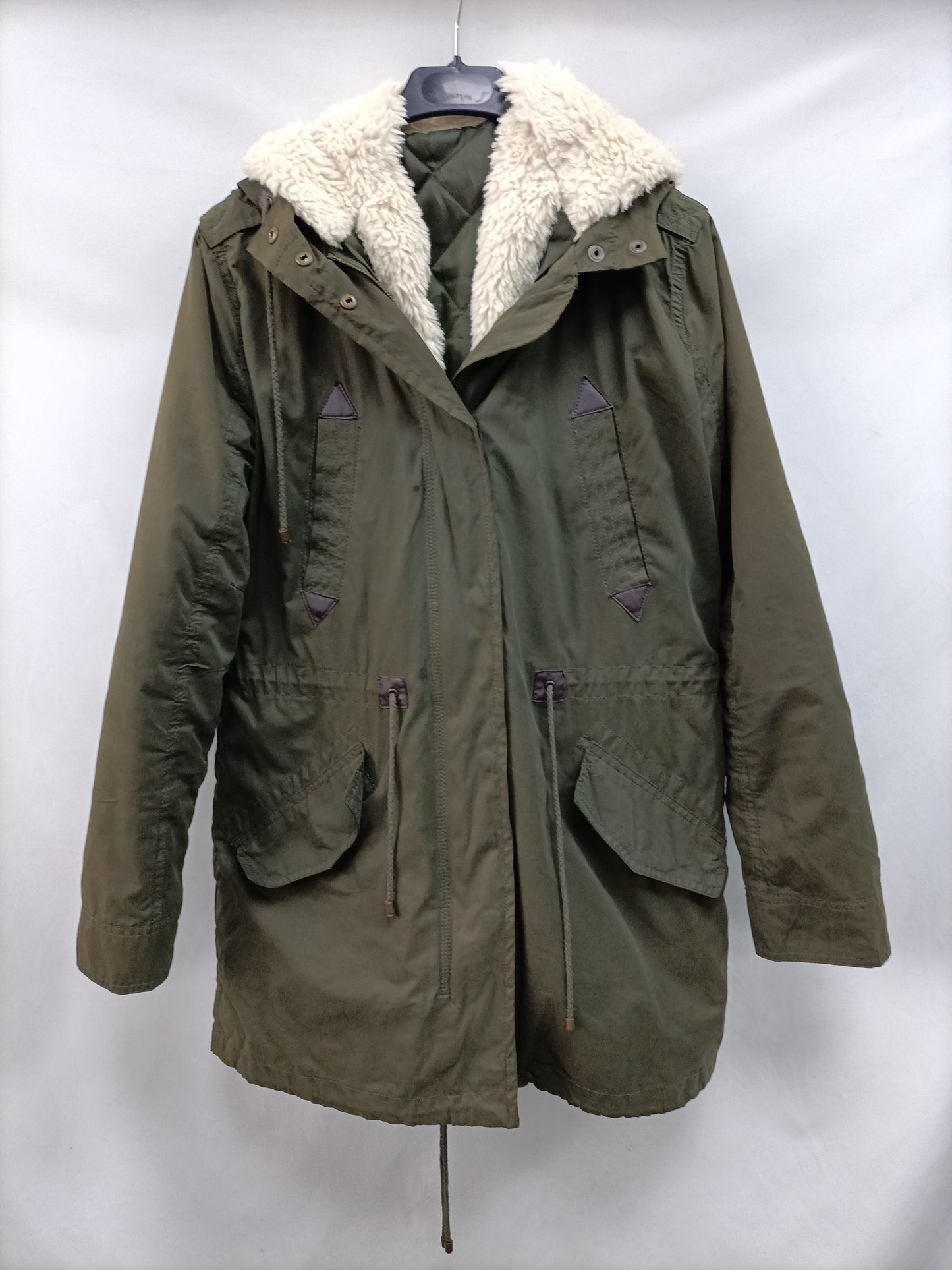 MANGO. Parka verde pelo T.s