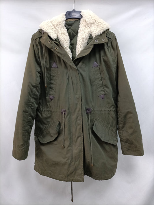 MANGO. Parka verde pelo T.s