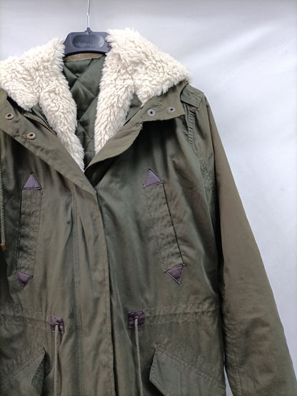 MANGO. Parka verde pelo T.s
