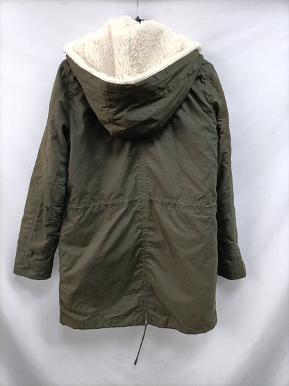 MANGO. Parka verde pelo T.s