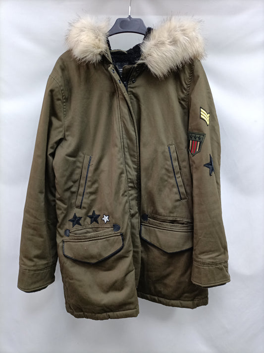 ZARA. Abrigo verde parches T.m