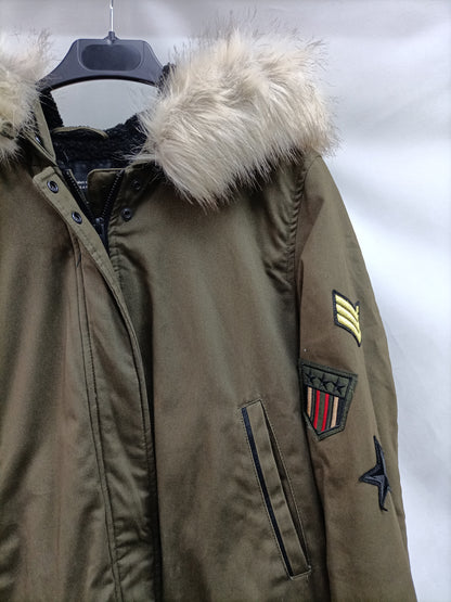 ZARA. Abrigo verde parches T.m