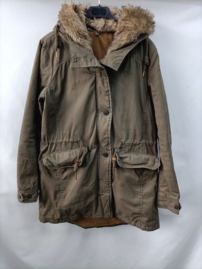 PULL&BEAR. Abrigo trench verde T.(s/m)