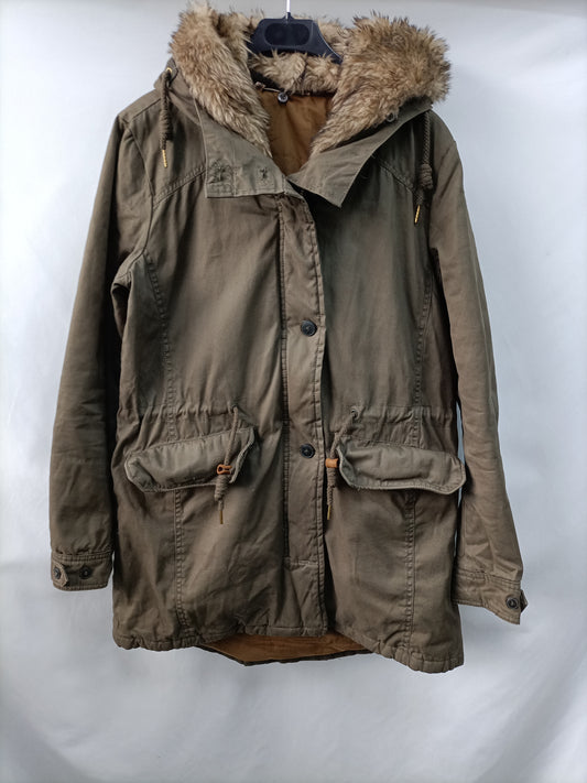 PULL&BEAR. Abrigo trench verde T.(s/m)
