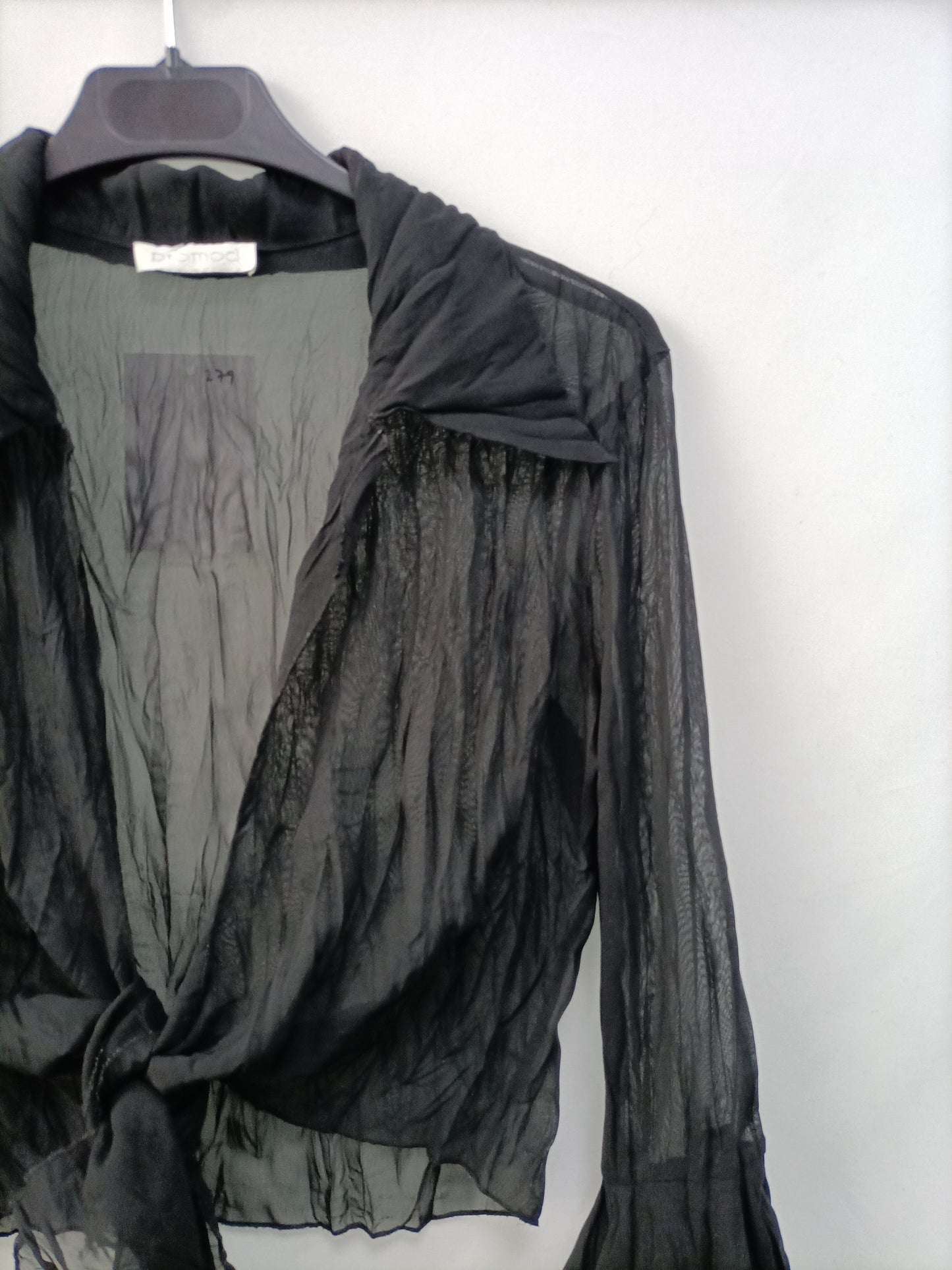 PROMOD. Blusa negra volantes semitransparente T.s/m