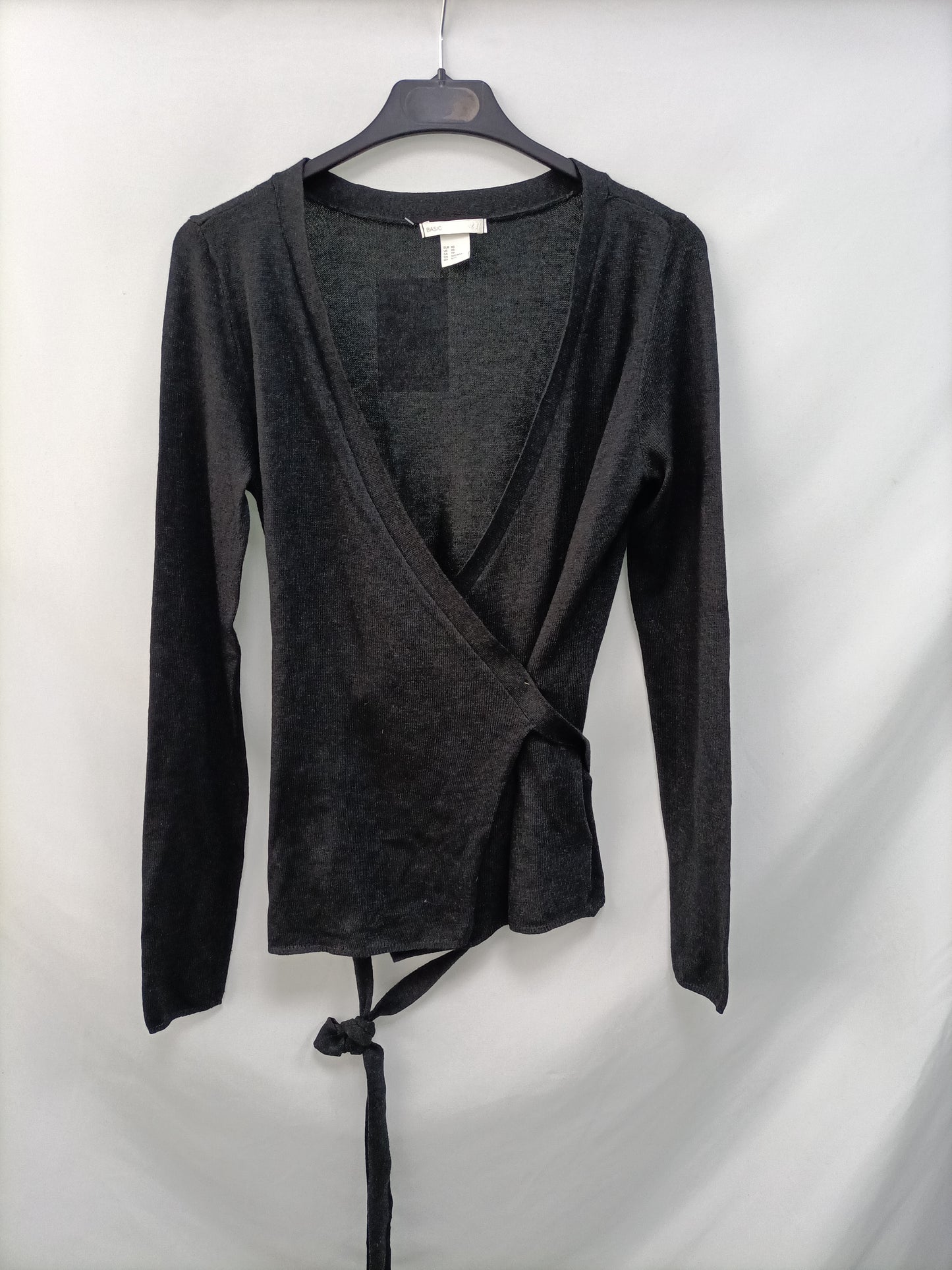 H&amp;M. T.xs crossover sweater