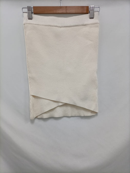ZARA. White knit skirt S.