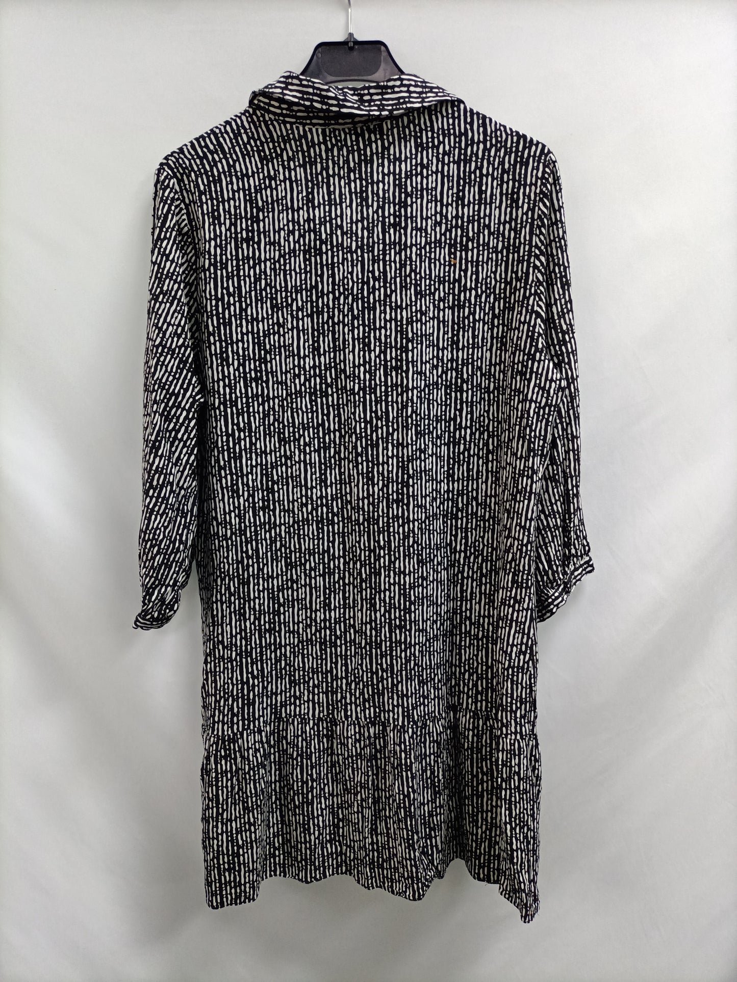 PRIMARK. Vestido corto negro y blanco T.42