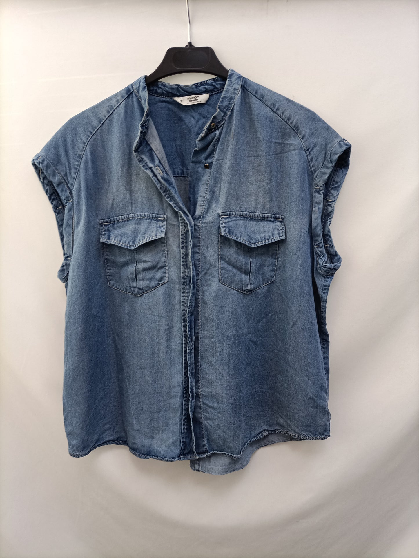 MANGO.Camisa vaquera sin mangas T.M