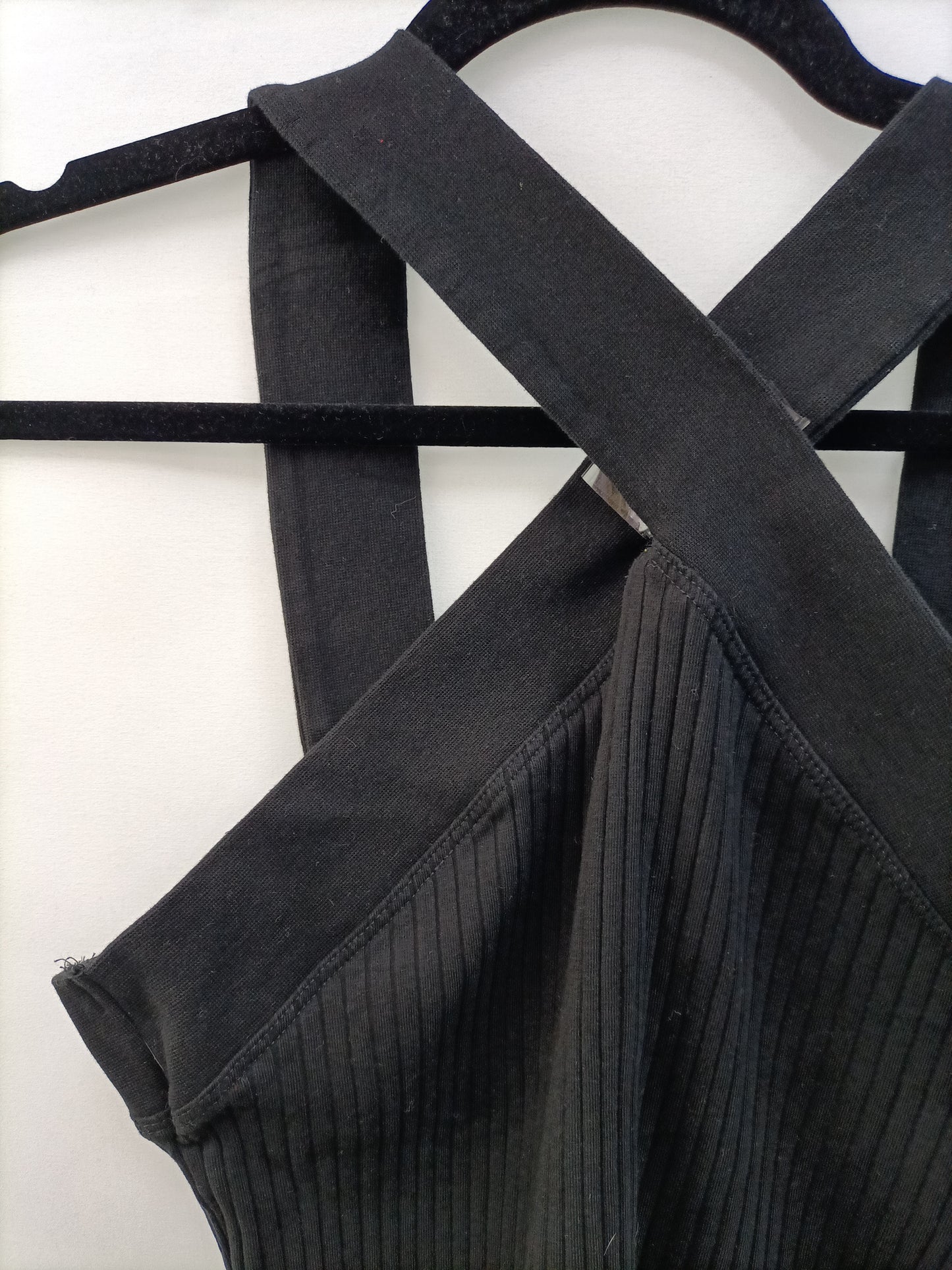 ZARA.Top negro halter punto T.L