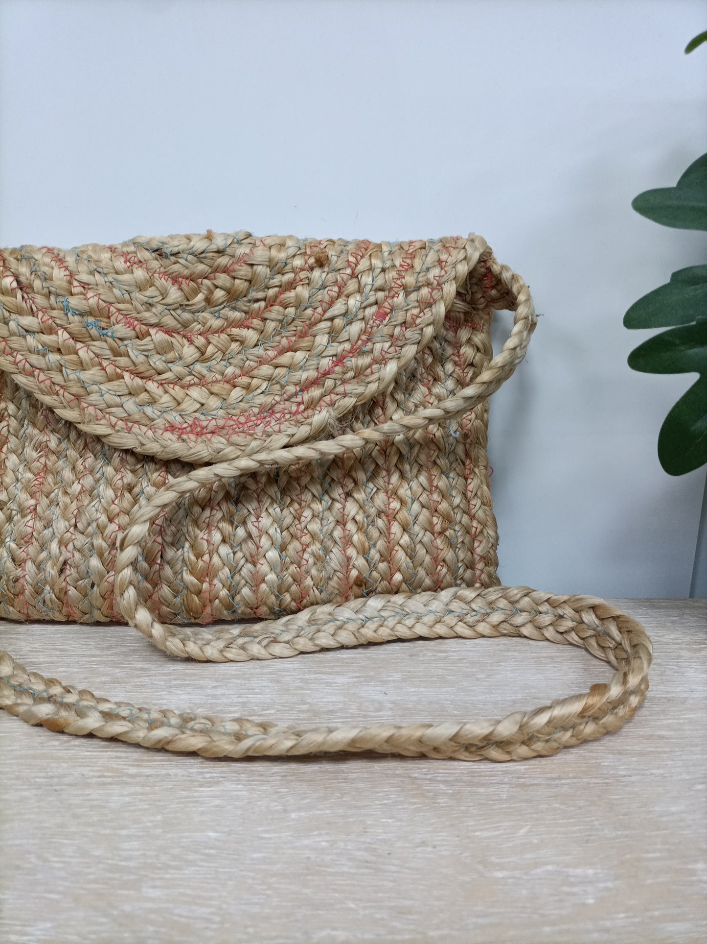 OTRAS. Bolso rafia beige