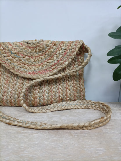 OTRAS. Bolso rafia beige