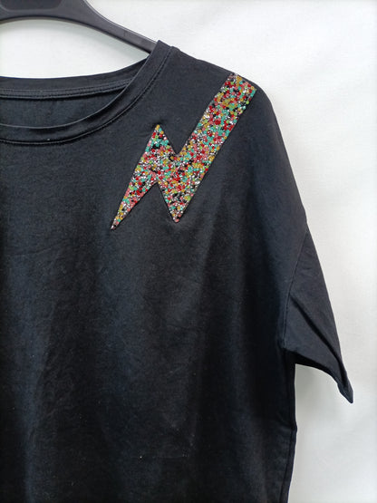 OTRAS. camiseta negra rayos T.u(s)