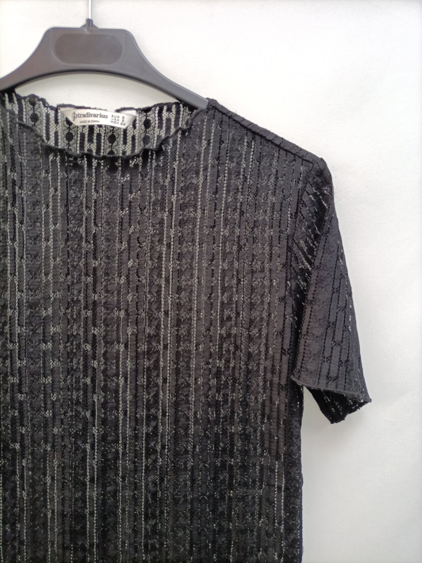 STRADIVARIUS. Top negro encaje T.s