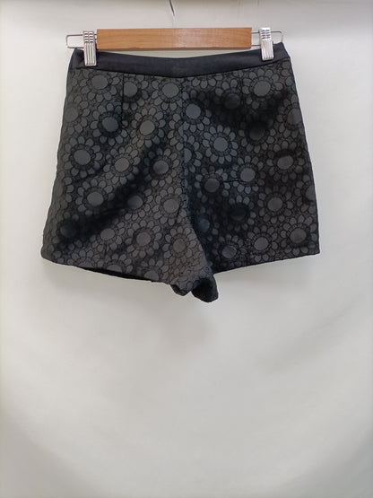 STRADIVARIUS. Pantalón textura T.34