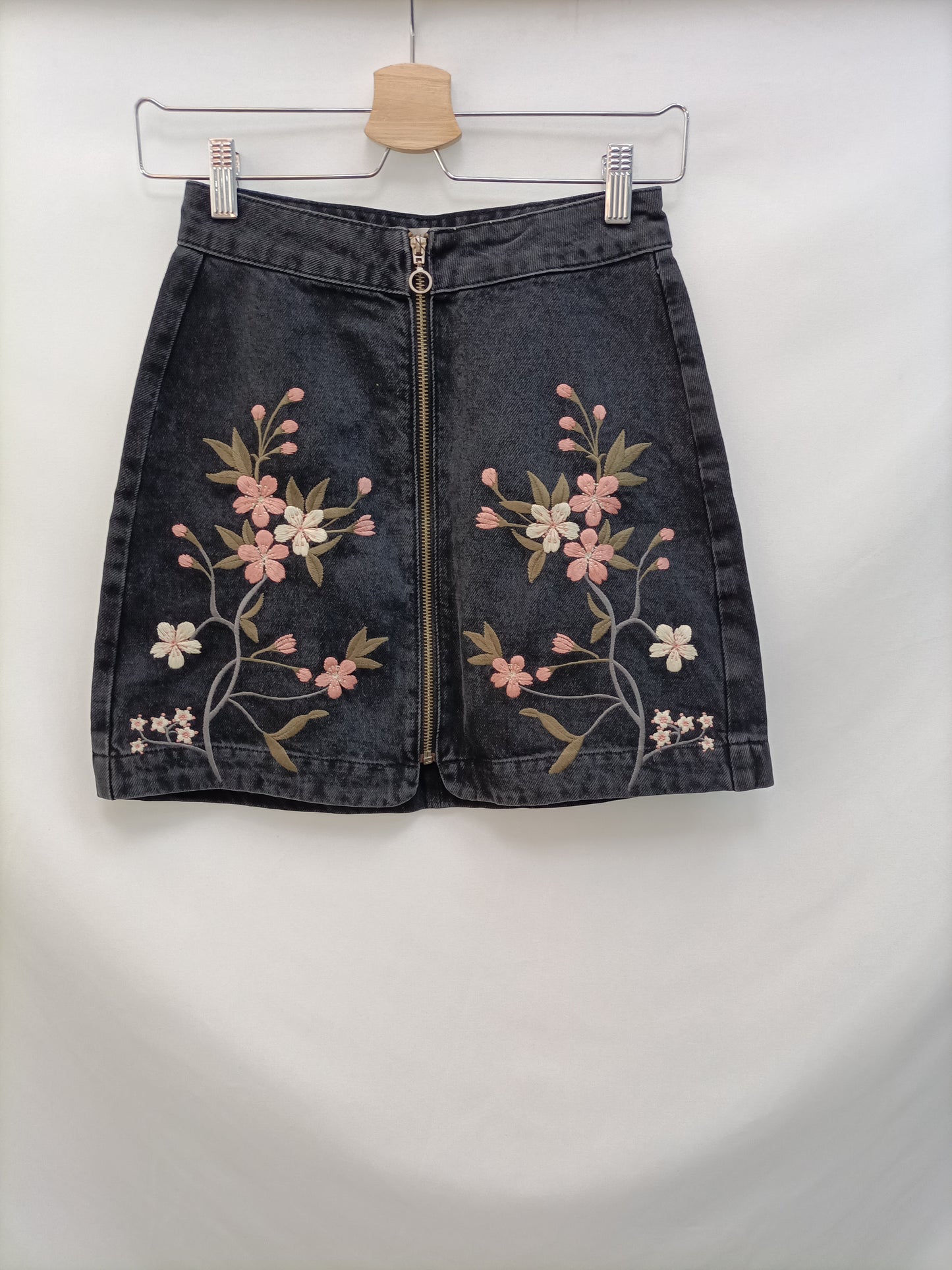 PRIMARK. Falda denim Bordada T.32