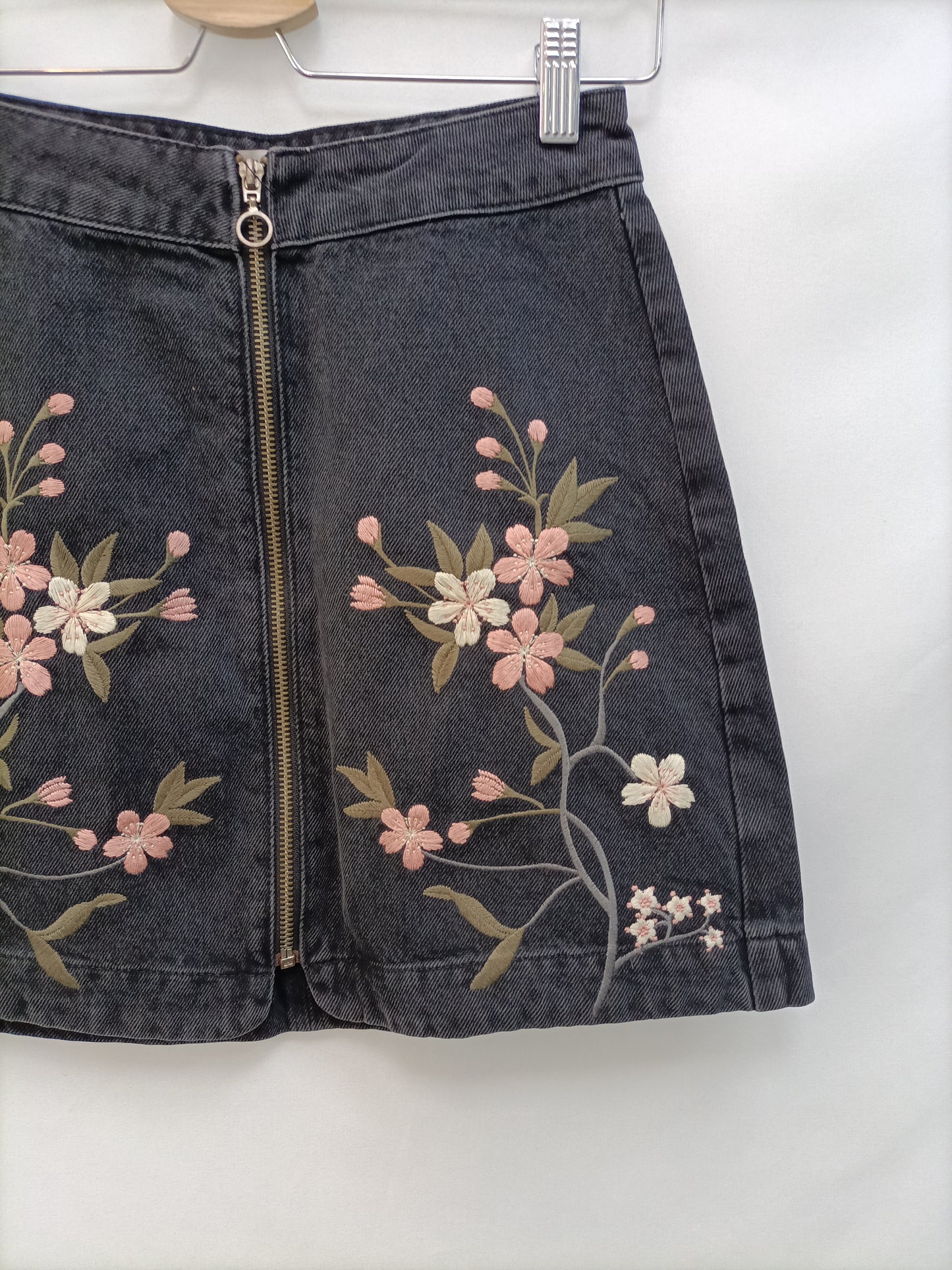 PRIMARK. Falda denim Bordada T.32