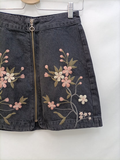 PRIMARK. Falda denim Bordada T.32