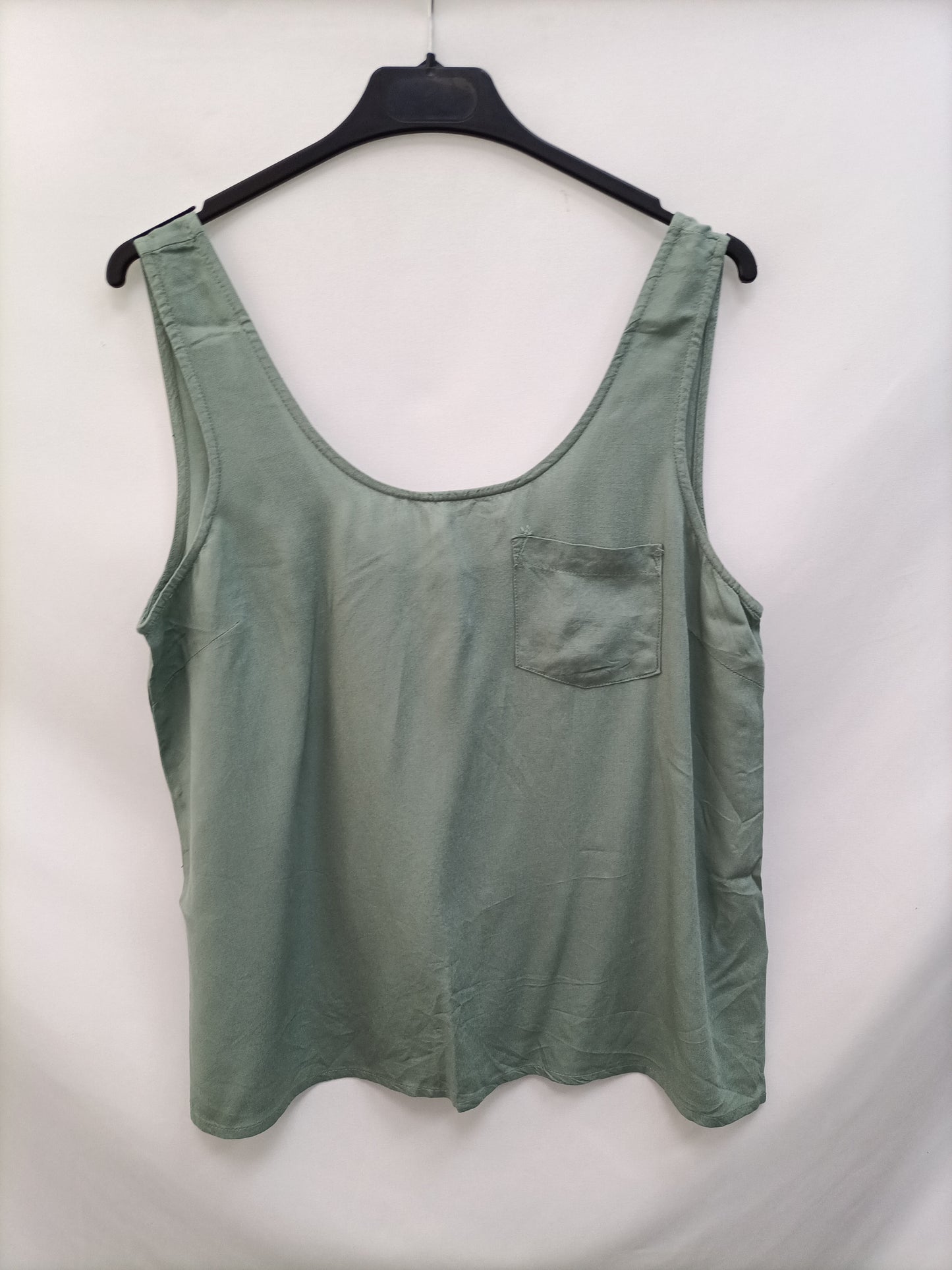 VERO MODA. Top verdes fluido T.s
