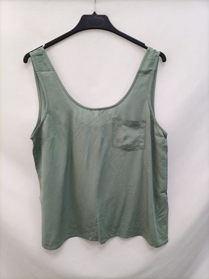 VERO MODA. Top verdes fluido T.s