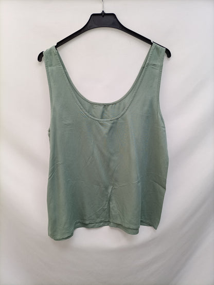VERO MODA. Top verdes fluido T.s
